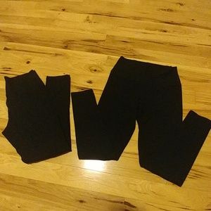 2 pairs of AE black leggings
